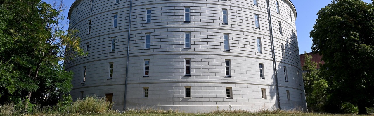 Außenaufnahme des Narrenturms in Wien