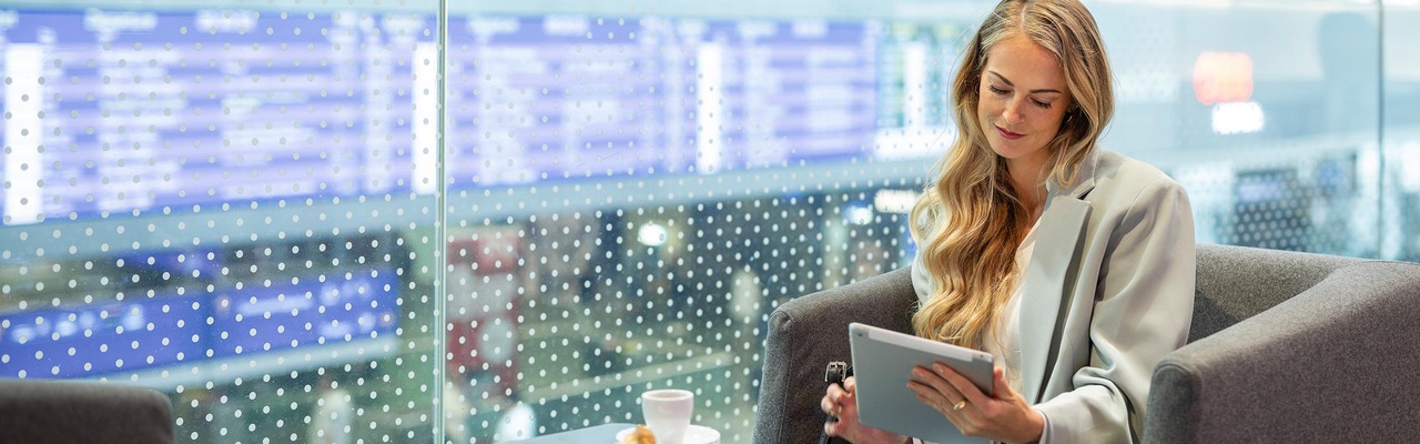 Business travelers in the Vienna Central Station lounge