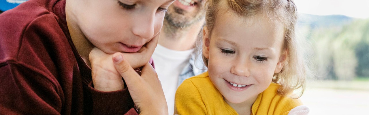Children in the family zone on the ÖBB Railjet