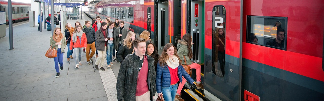 Gruppe am Bahnsteig