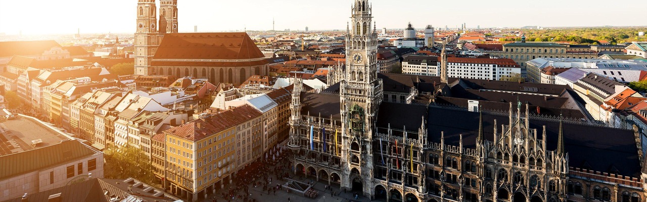 Der Marienplatz in München bei Dämmerung