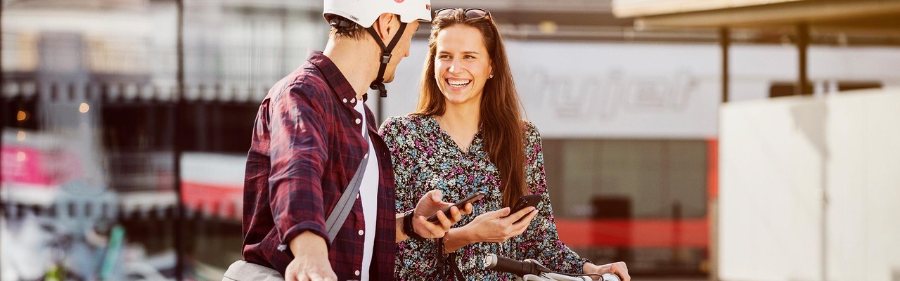 Man and woman in front of e-bikes