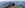Frau beim Wandern mit Blick auf See