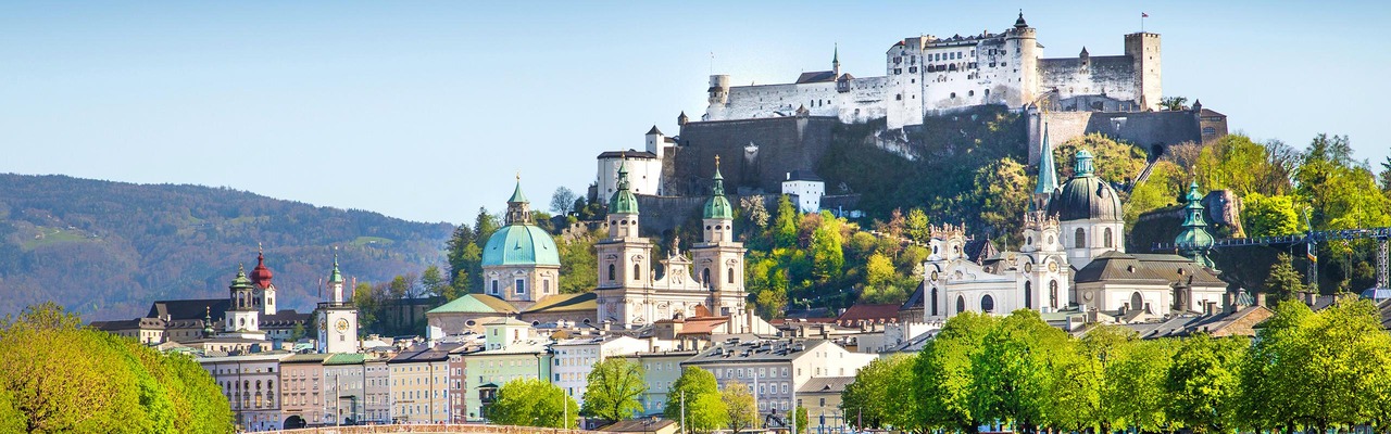 Blick auf Salzburg von der Salzach
