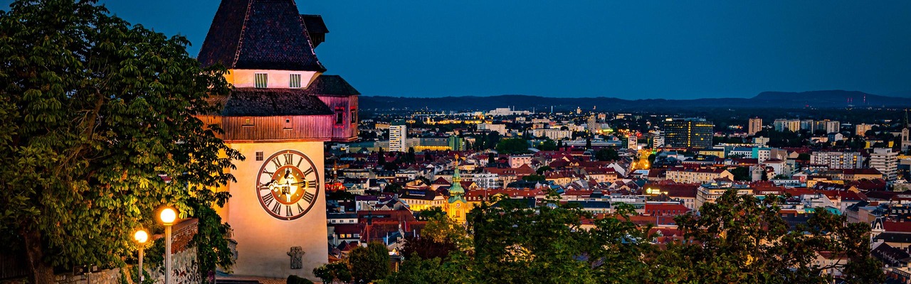 Grazer Uhrturm bei Nacht