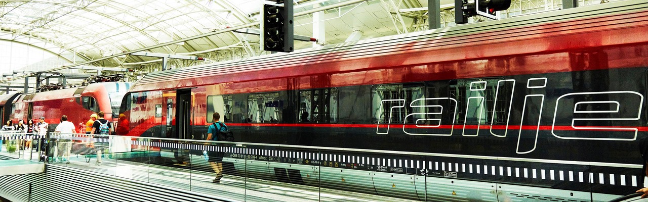 Railjet at Salzburg train station