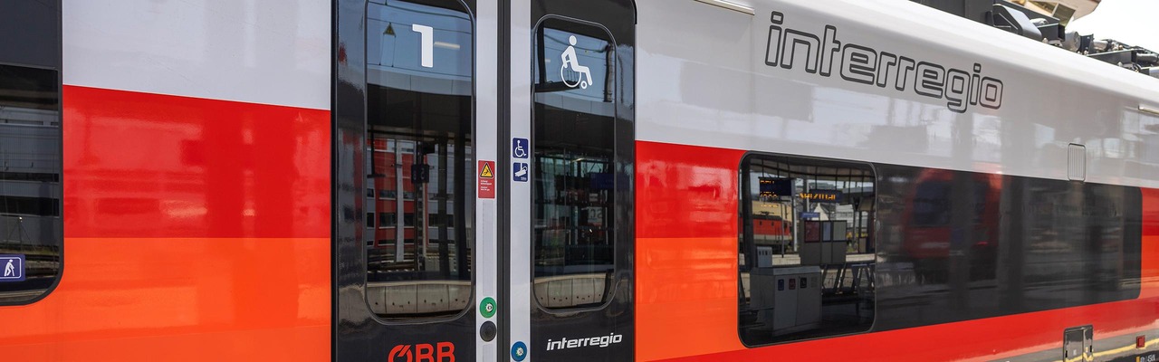 Cityjet Interregio am Bahnsteig