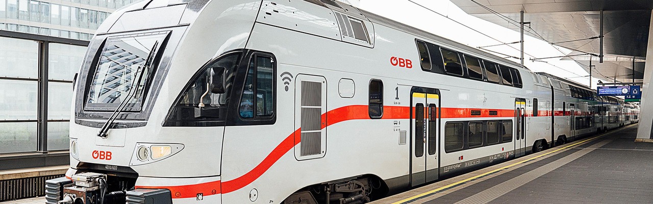 IC-Doppelstockzug des Typs Stadler KISS 200