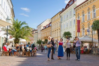 Reisegruppe in der Altstadt von Klagenfurt