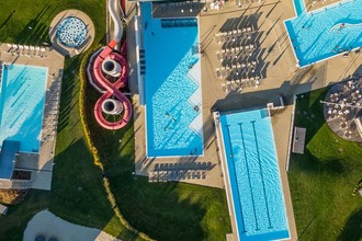 Luftaufnahme des Tauern Spa in Zell am See - Kaprun