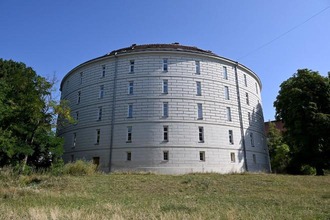 Außenaufnahme des Narrenturms in Wien