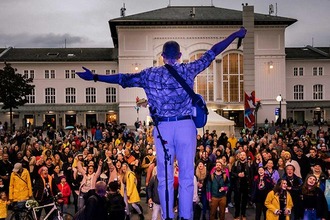 Künstler vor Publikum