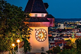 Grazer Uhrturm bei Nacht