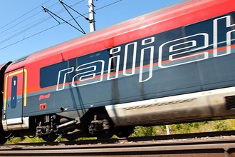 Seitenansicht eines Railjet