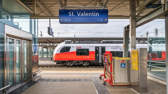 Bahnsteig in St. Valentin in Oberösterreich