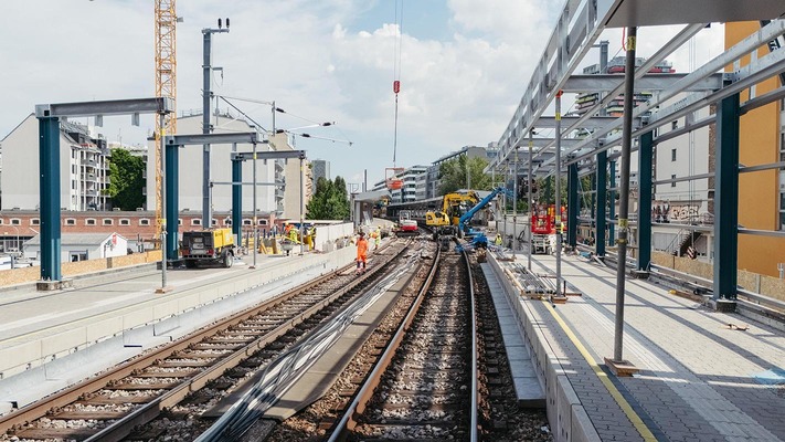 Bauarbeiten an der Haltestelle Traisengasse