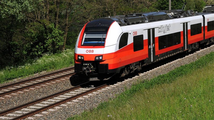 Desiro ML in Landschaft