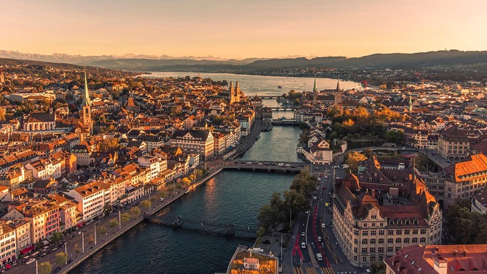 Panorama von Zürich bei Dämmerung