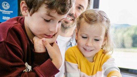 Children in the family zone on the ÖBB Railjet