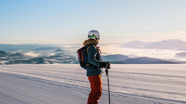 Skifahrer auf Piste