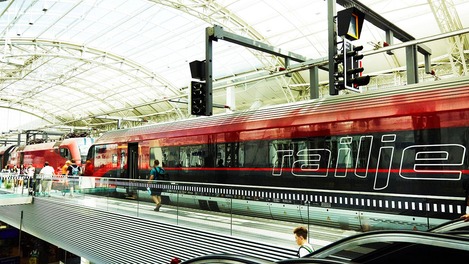 Railjet at Salzburg train station