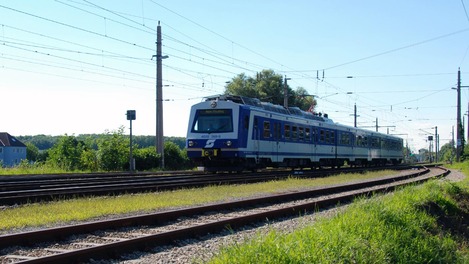 ÖBB 4020 on open track