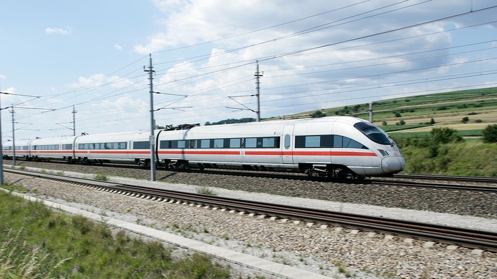 ICE auf offener Strecke