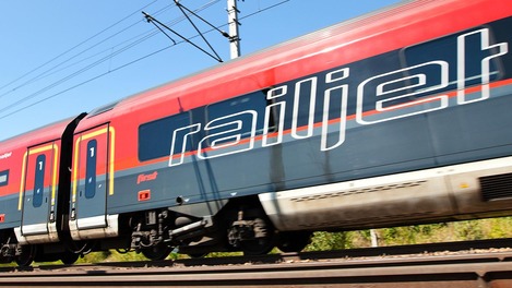 Seitenansicht eines Railjet