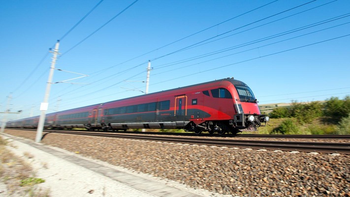 Railjet mit Triebwagen