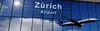 Flugzeug landet am Flughafen Zürich