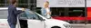 Personen stehen vor Rail&Drive Auto
