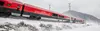 Railjet fährt durch schneebedeckte Landschaft