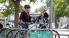 Fahrrad-Gruppe an einer Bike Sharing Station