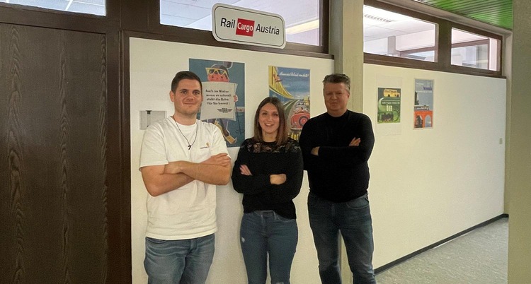 Customs team of Rail Cargo Group (RCG) in Wolfurt, three employees standing in an office hallway.