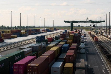 Container handling at Terminal Vienna South for intermodal transport