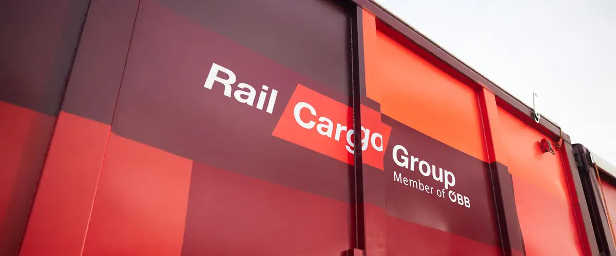 Detailaufnahme eines MOBILER Behälters mit Rail Cargo Group Logo