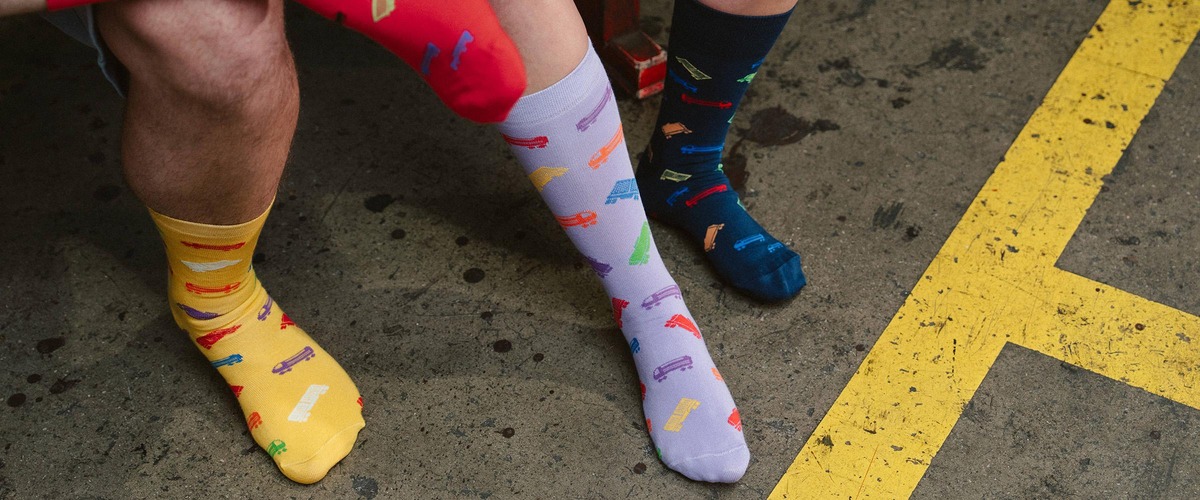 Rail Cargo Group Socken mit bunten Güterwagen-Motiven