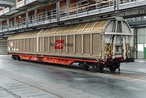 Habbiins-Wagen der Rail Cargo Group in einer Werkhalle