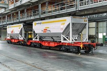 InnoWaggon-Modulwagen der Rail Cargo Group in einer Industrie-Wartungshalle