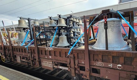 Historische Glocken auf einem Güterwagen transportiert, bekannt als Glögglwaggon