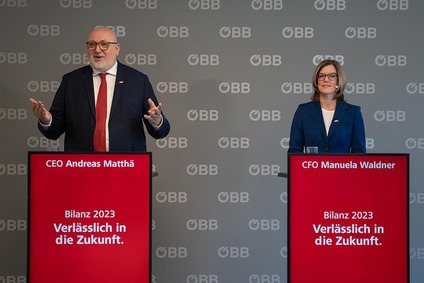 Andreas Matthä und Manuela Waldner bei der Präsentation der ÖBB Bilanz 2023