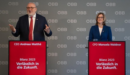 ÖBB CEO Andreas Matthä und CFO Manuela Waldner präsentieren die Bilanz 2023