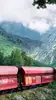 Rendering eines Rail Cargo Group Güterzugs in einer Berglandschaft