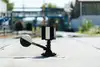 Nahaufnahme einer Signalvorrichtung im Rangierbahnhof zur Steuerung von Gleis und Zugverkehr