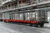Rnoos-uz-Güterwagen der Rail Cargo Group in einer Werkshalle