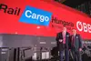 Andreas Matthä (ÖBB CEO) und Imre Kovács (RCH CEO) beim Jubiläum von Rail Cargo Hungaria vor einer Lokomotive