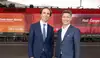 Wolfram Senger-Weiss (Gebrüder Weiss) und Christoph Grasl (RCG) vor einer Rail Cargo Group Lokomotive