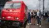 Transflex-Lokomotive vor einem Güterzug im Rangierbahnhof