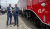 Clemens Först (RCG) und Willem Goosen (ELP) bei der Taufe einer EURODUAL-Hybridlok auf der transport logistic in München