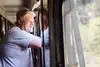 Lkw-Fahrer sieht aus Begleitwagenfenster